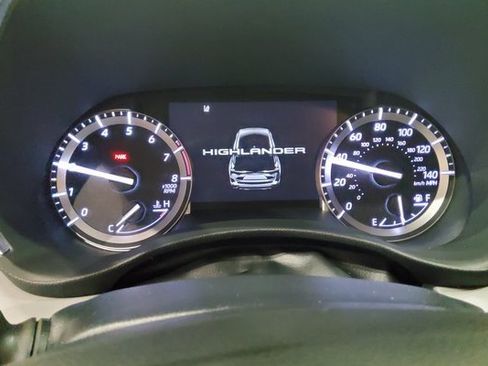 Used 2022 Toyota Highlander XLE image 34