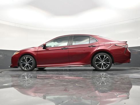 Used 2018 Toyota Camry SE FWD image 21