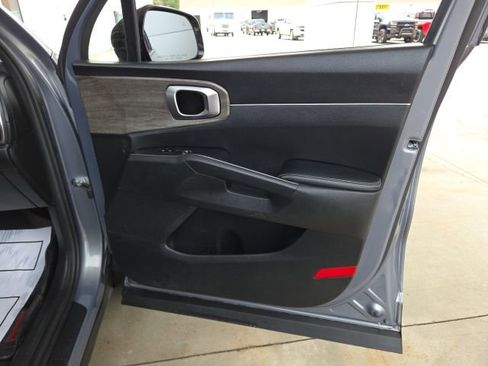 Used 2021 Kia Sorento EX image 34