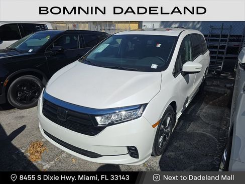 Used 2023 Honda Odyssey Elite image 2