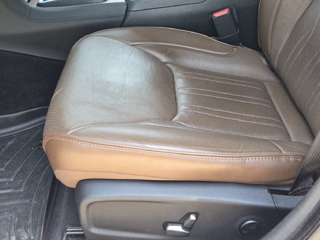Used 2018 Chrysler 300 C w/ Sun, Sound & Nav Package RWD image 24
