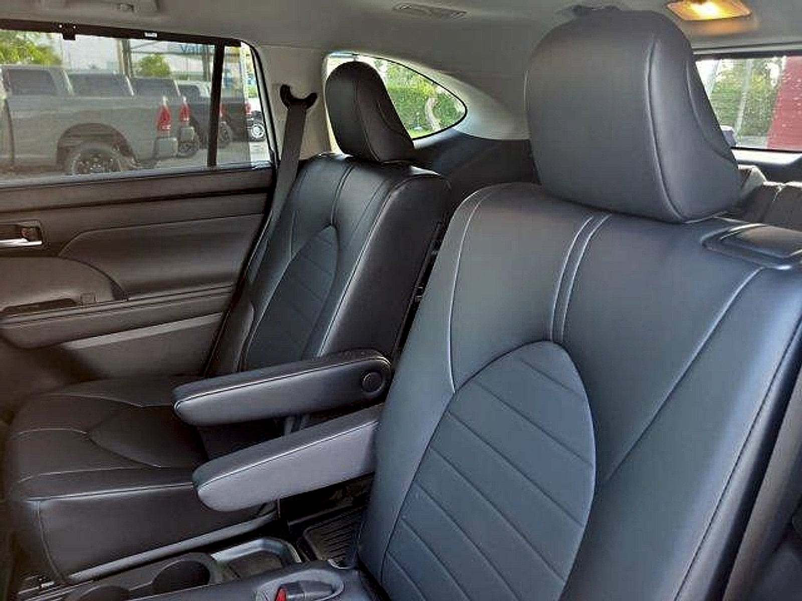 Used 2023 Toyota Highlander XLE FWD image 14