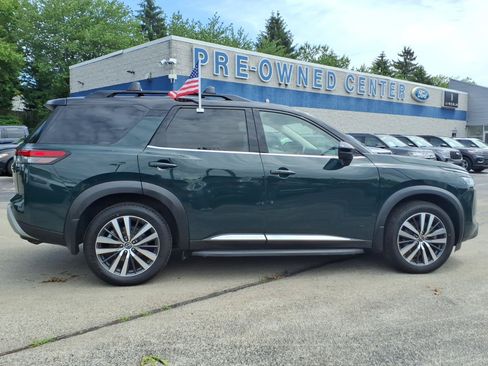 Used 2022 Nissan Pathfinder Platinum w/ Lighting Package (N93) AWD/4WD image 2