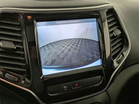 Used 2019 Jeep Cherokee Limited image 25