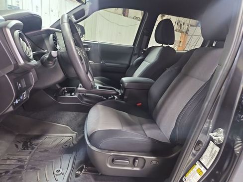 Used 2023 Toyota Tacoma TRD Sport image 9