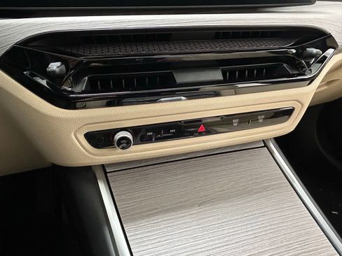 Used 2026 BMW 330i xDrive Sedan w/ Premium Package image 19