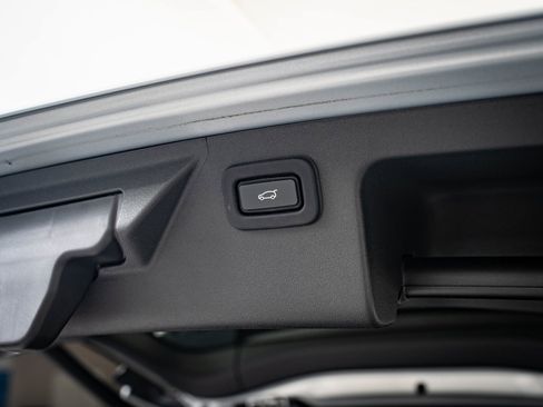 Used 2022 Land Rover Discovery Sport SE image 17