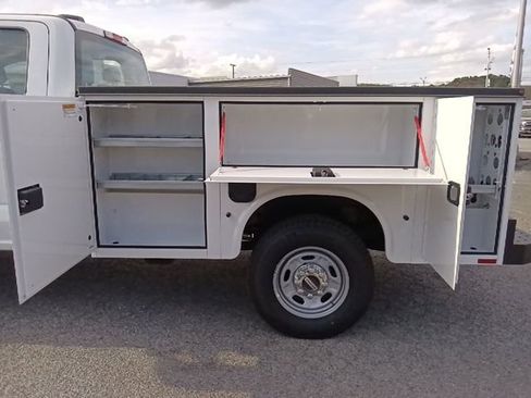 New 2026 Ford F250 XL w/ XL Chrome Package image 29