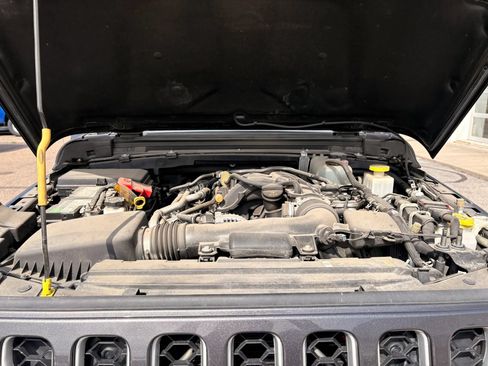 Used 2023 Jeep Gladiator Overland AWD/4WD image 29
