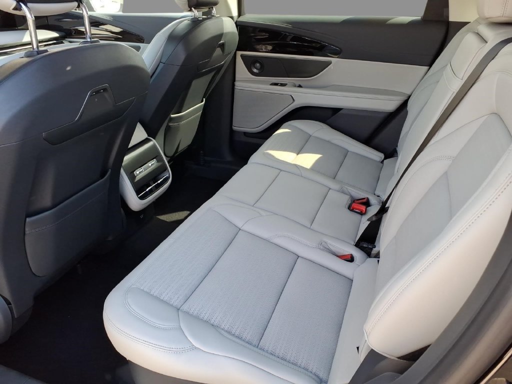 New 2026 Lincoln Nautilus Reserve w/ Jet Appearance Package AWD/4WD image 11