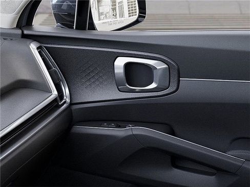 Certified 2025 Kia Sorento S w/ Panoramic Sunroof Package image 25