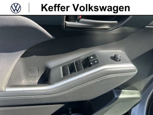 Used 2022 Toyota Highlander LE FWD image 15