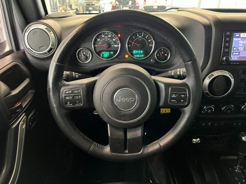Used 2015 Jeep Wrangler Unlimited Sahara w/ Dual Top Group AWD/4WD image 21