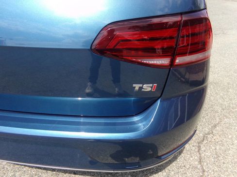 Used 2018 Volkswagen Golf S image 7