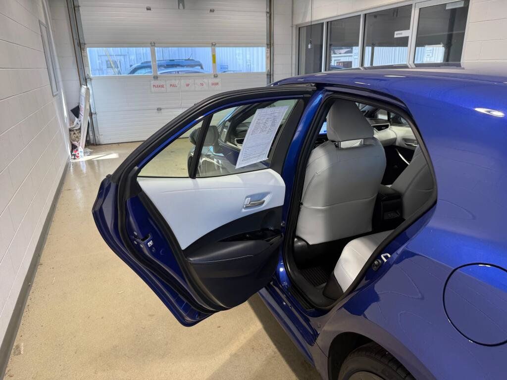 Used 2025 Toyota Corolla XSE FWD image 16