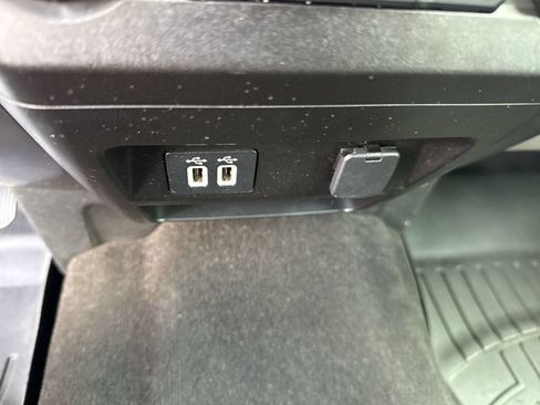 Used 2019 Ford F150 XLT w/ Equipment Group 302A Luxury AWD/4WD image 29