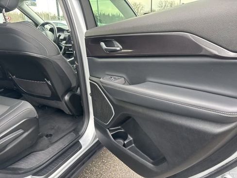 Used 2022 Jeep Grand Cherokee L Laredo w/ Luxury Tech Group I image 12