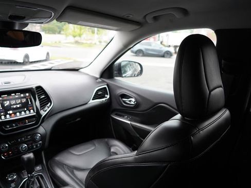 Used 2019 Jeep Cherokee Limited w/ Technology Group image 32