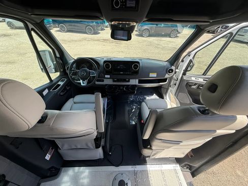 Used 2022 Mercedes-Benz Sprinter 3500 w/ Parking Package image 37
