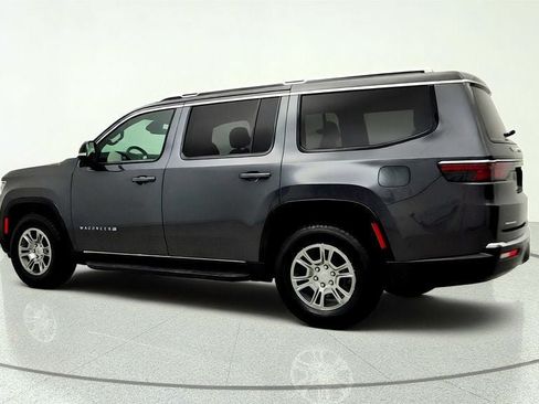 Used 2023 Jeep Wagoneer 4WD image 7