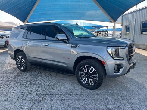 Used 2024 GMC Yukon AT4 w/ Technology Package AWD/4WD image 3