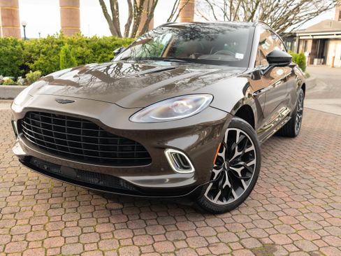 Used 2021 Aston Martin DBX image 46