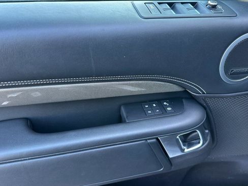 Used 2019 Land Rover Discovery HSE image 11