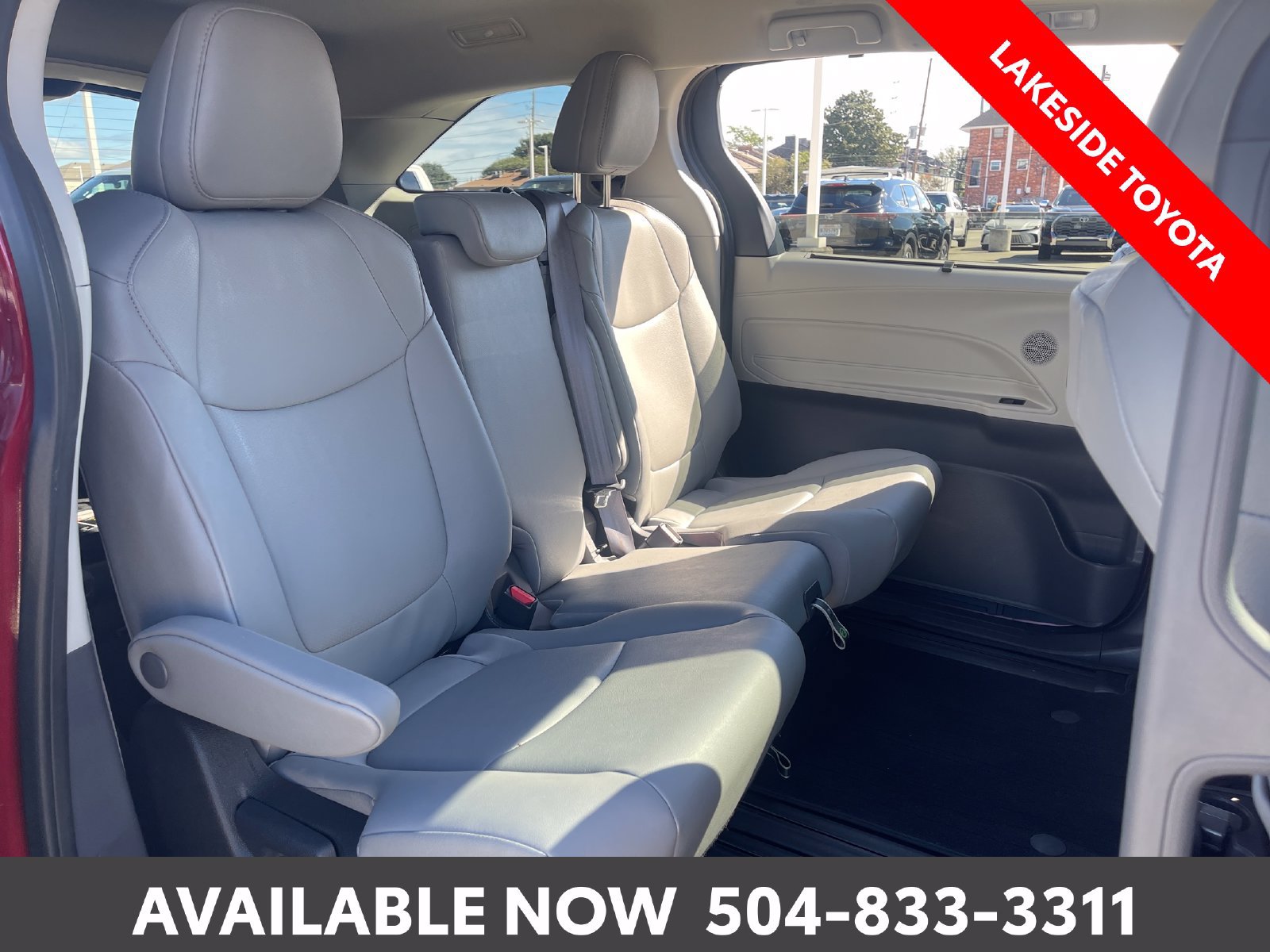 Used 2023 Toyota Sienna XLE FWD image 18