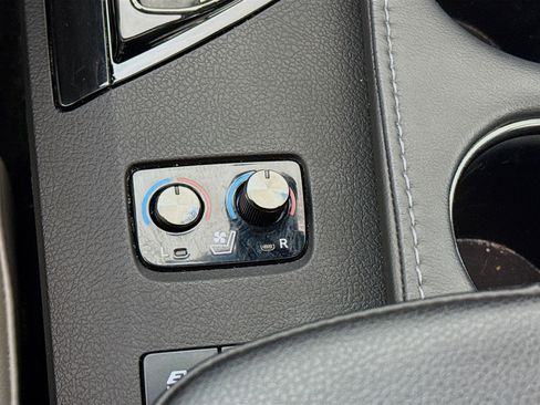 Used 2018 Toyota Avalon Limited image 23