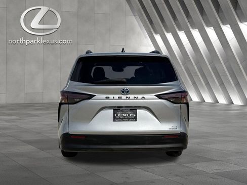 Used 2024 Toyota Sienna XLE w/ XLE Plus Package image 27