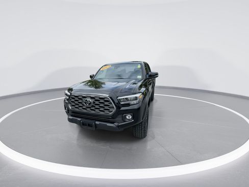 Used 2023 Toyota Tacoma TRD Off-Road w/ Technology Package AWD/4WD image 6