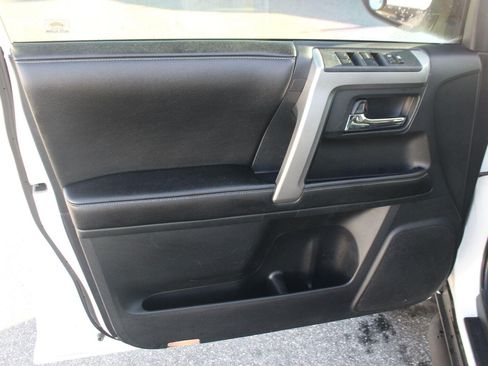 Used 2015 Toyota 4Runner SR5 AWD/4WD image 13