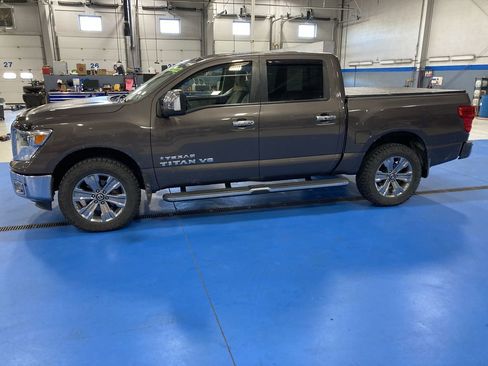 Used 2018 Nissan Titan SL w/ Texas Titan Edition AWD/4WD image 4
