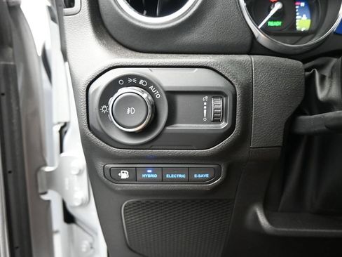 Used 2023 Jeep Wrangler Unlimited Sahara w/ Cold Weather Group AWD/4WD image 12