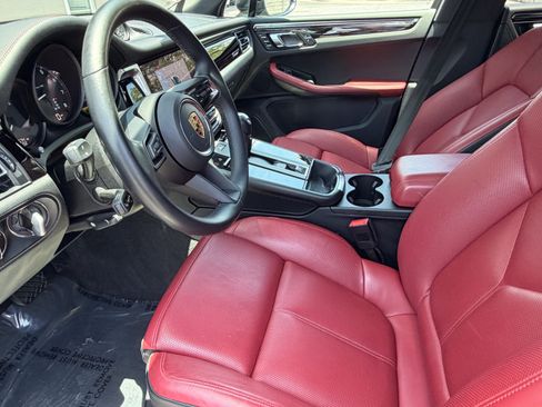 Used 2023 Porsche Macan AWD/4WD image 4