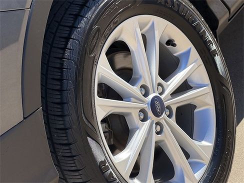 Used 2018 Ford Escape SE w/ SE Sync 3 Package image 9