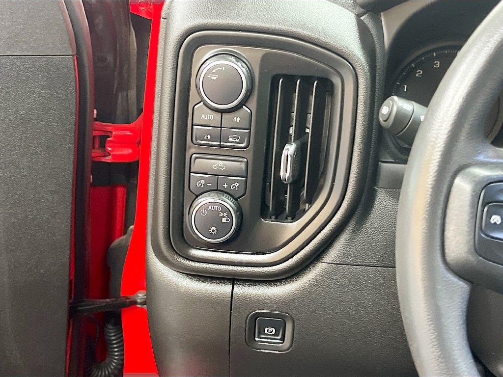 Used 2025 Chevrolet Silverado 1500 Custom w/ Turbomax Blackout Package AWD/4WD image 10