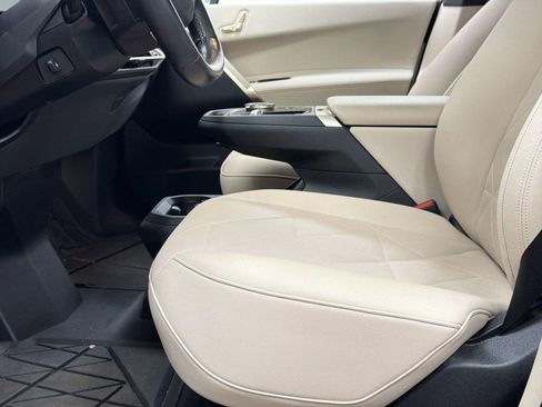 Used 2024 BMW iX xDrive50 w/ Sport Package AWD/4WD image 21