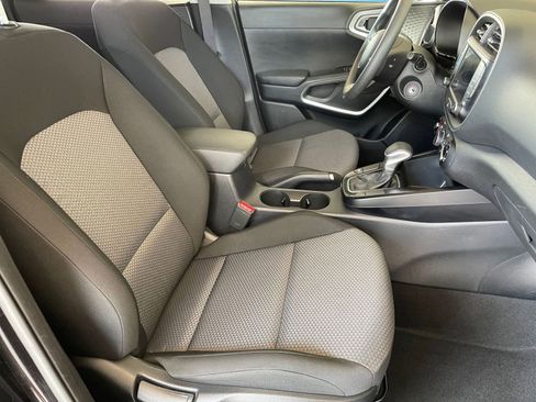 Used 2025 Kia Soul LX w/ LX Technology Package image 34