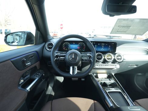 New 2026 Mercedes-Benz GLB 250 4MATIC image 23