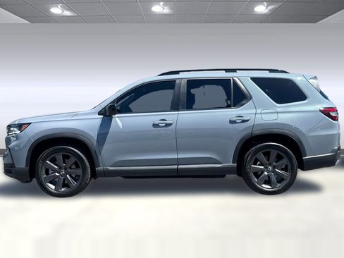 Used 2025 Honda Pilot Sport image 2