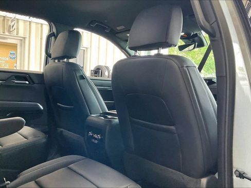 Used 2026 GMC Acadia Elevation w/ Elevation Premium Package FWD image 22