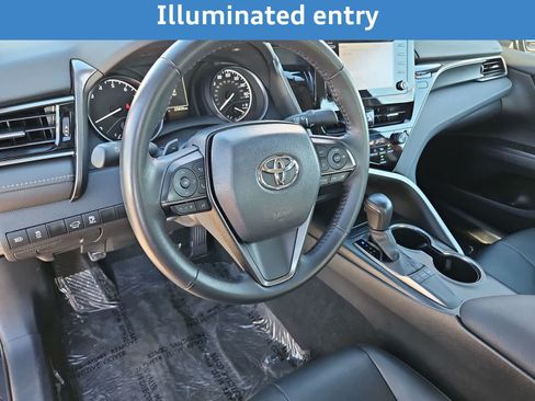 Used 2024 Toyota Camry SE image 12