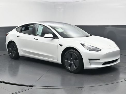 Used 2023 Tesla Model 3 Standard Range RWD image 2