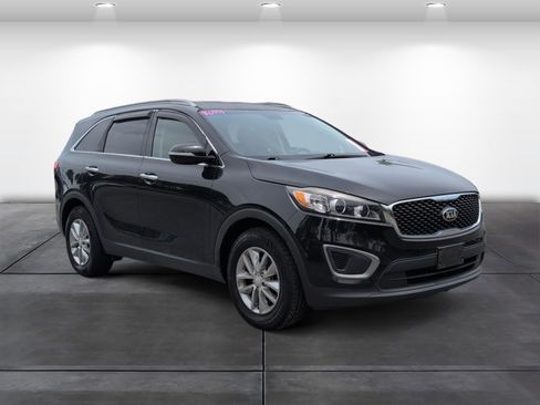 Used 2016 Kia Sorento FWD image 2