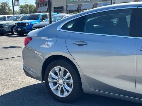 Used 2025 Chevrolet Malibu LT FWD image 3
