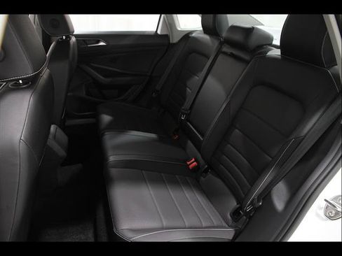 Used 2024 Volkswagen Jetta SE FWD image 17