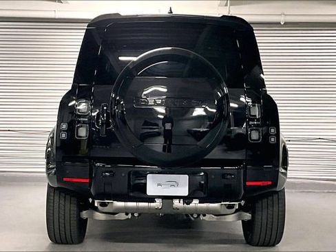 New 2026 Land Rover Defender 110 X-Dynamic SE image 5