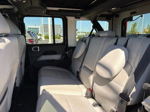 Used 2022 Jeep Wrangler Unlimited Sahara AWD/4WD image 27