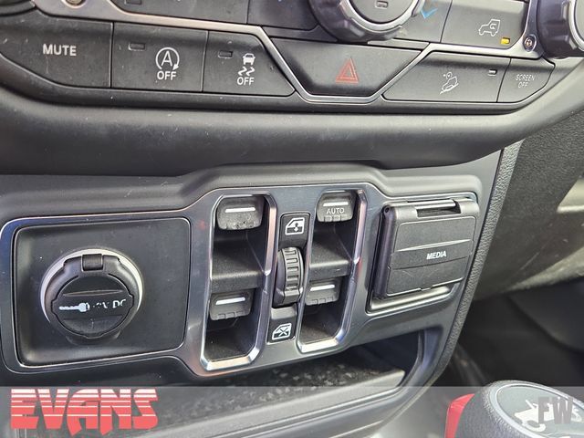 Used 2019 Jeep Wrangler Unlimited Sahara AWD/4WD image 11